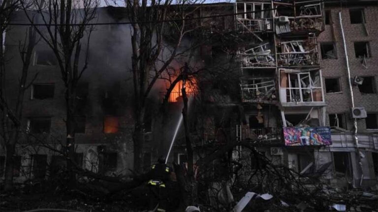 रूस का आक्रमण जारी: ताबड़तोड़ मिसाइल हमले, यूक्रेन में भयावह नुकसान