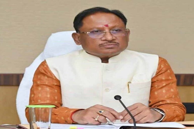 दण्डकारण्य में बड़ा आत्मसमर्पण: 200 से अधिक नक्सली छोड़ेंगे हिंसा का रास्ता