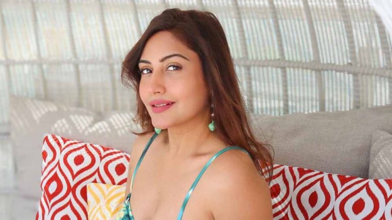 ट्रोलिंग का जवाब ऐसे दिया सुरभि चंदना ने, फैंस हुए दीवाने उनके स्टाइल के