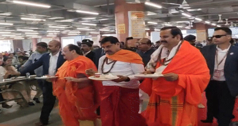 भगवान महाकाल के दर्शन के दौरान जेपी नड्डा और सीएम मोहन यादव ने किया अभिषेक और प्रसादी ग्रहण