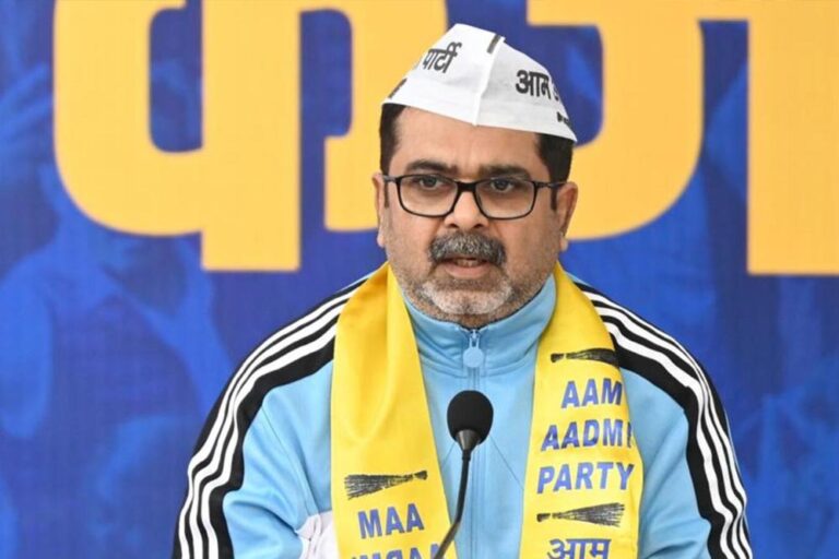 मशहूर कोचिंग टीचर अवध ओझा ने केवल कुछ महीनों में राजनीति छोड़ी, केजरीवाल को बताया महान नेता