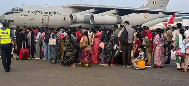 भारत का दमदार रेस्क्यू मिशन: चक्रवात दित्वाह के बीच कोलंबो से सभी भारतीय सुरक्षित निकाले