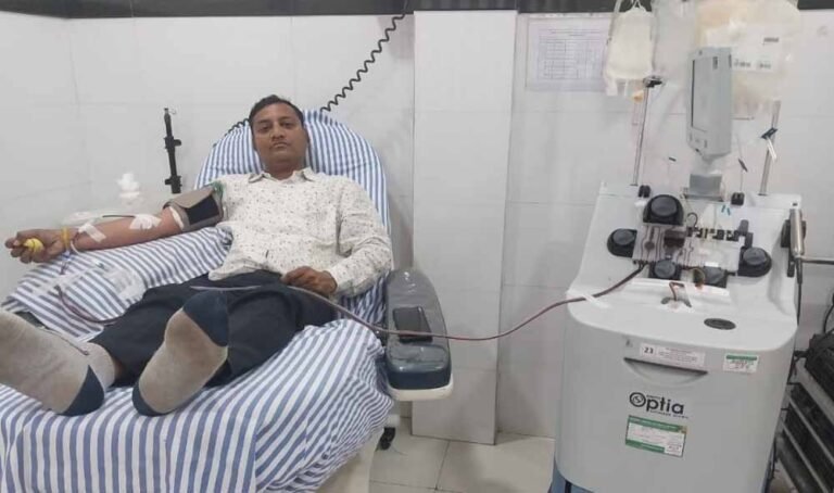 अजय बरलोटा ने सौ बार रक्तदान एवं प्लाज़्मा डोनेशन कर रचा सेवा का कीर्तिमान