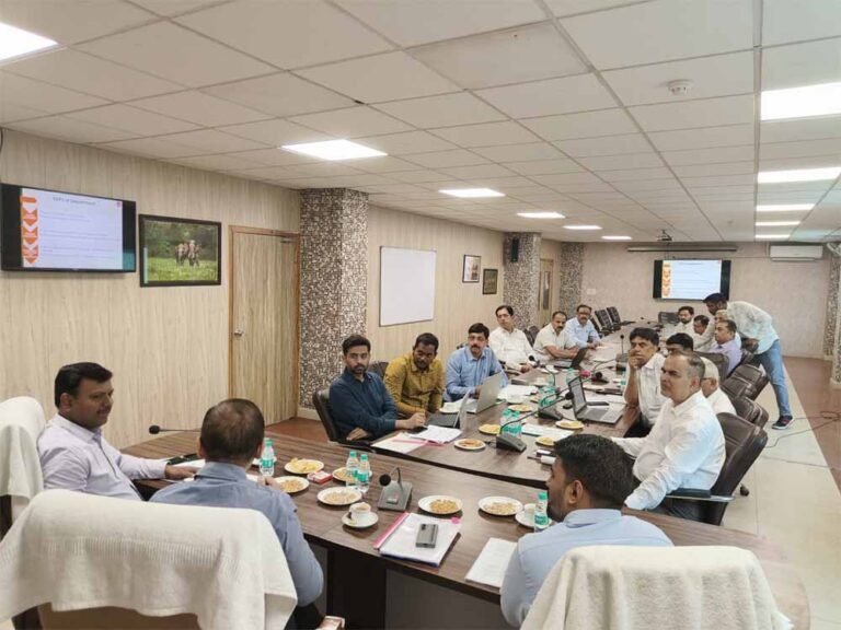 यूपी का मॉडल समझने के लिए आधा दर्जन से अधिक दूसरे राज्यों के आबकारी आयुक्तों ने किया उत्तर प्रदेश का दौरा