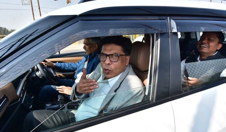 सिंहस्थ-2028 की तैयारिया, संजय दुबे ने खुद वाहन चलाकर प्रोजेक्ट स्थलों का निरीक्षण किया