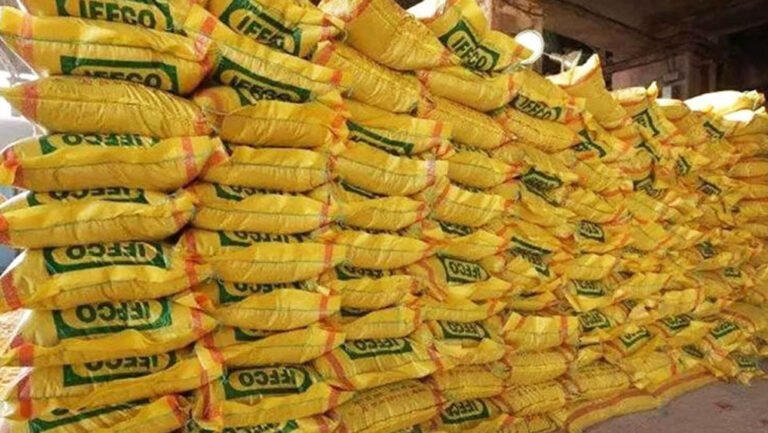 किसानों के लिए सरकार का बड़ा कदम, 2024-25 वित्त वर्ष में 834.64 लाख टन उर्वरक की उपलब्धता