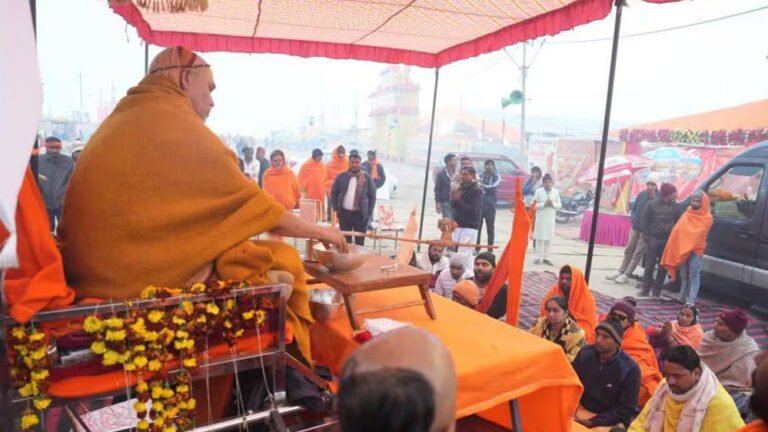 शंकराचार्य स्वामी अविमुक्तेश्वरानंद का अनशन जारी, गंगा स्नान को लेकर नहीं माने