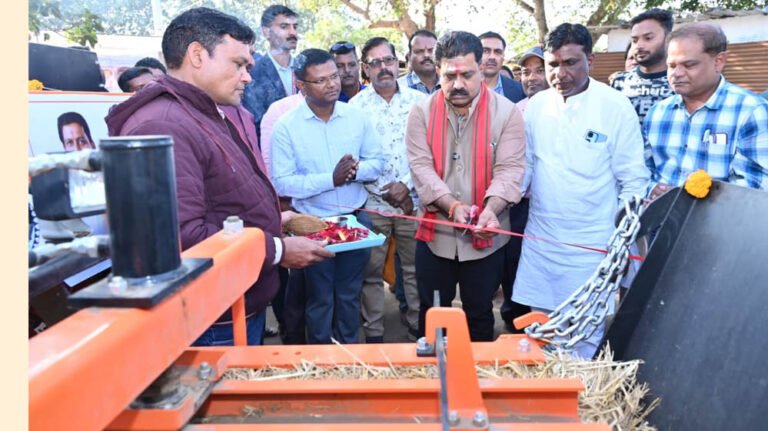 उप मुख्यमंत्री विजय शर्मा ने 02 नई स्क्वायर बेलर मशीनों का उद्घाटन किया