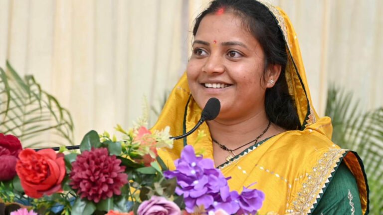 महिला एवं बाल विकास और समाज कल्याण मंत्री लक्ष्मी राजवाड़े