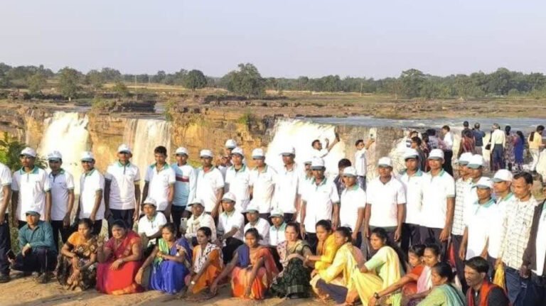दंतेवाड़ा में पुनर्वासितों के लिए बड़ी पहल, लाइवलीहुड कॉलेज में कौशल प्रशिक्षण और किट वितरण