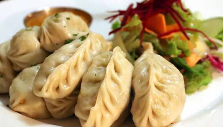 बाजार स्टाइल पनीर मोमोज की आसान रेसिपी