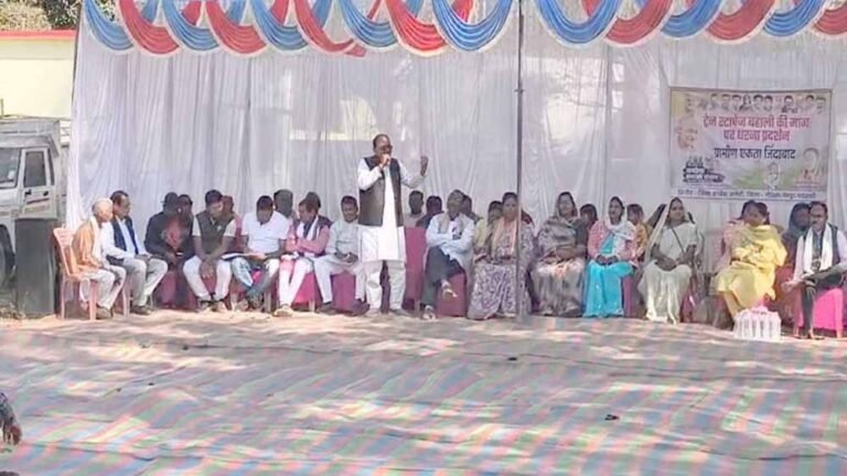 हर्री स्टेशन पर कांग्रेस का रेल रोको प्रदर्शन, कोरोना काल के बाद बंद ट्रेनों के ठहराव को लेकर उठी आवाज