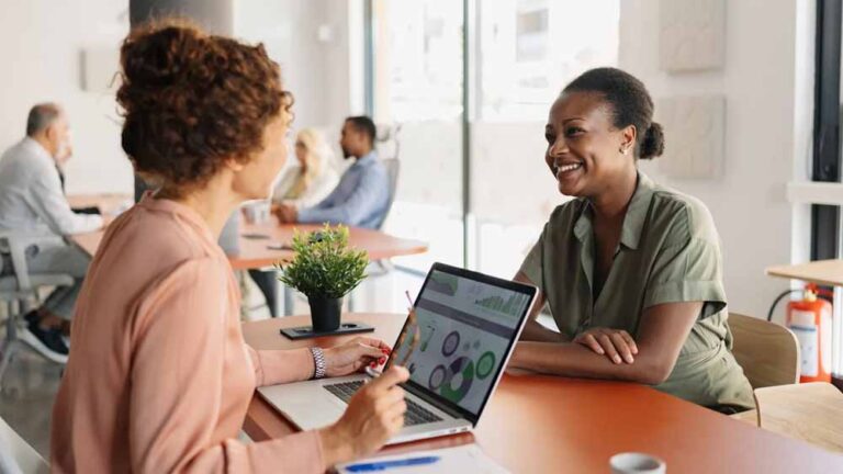 अगर 2026 में आगे बढ़ना है तो हर लड़की को सीखनी होंगी ये 8 अहम स्किल्स