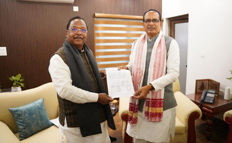 रायपुर में मंत्री रामविचार नेताम ने केन्द्रीय कृषि मंत्री चौहान से की अहम मुलाकात