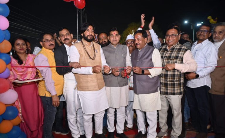 बलौदाबाजार में मरीन ड्राइव की तर्ज पर बनी चौपाटी का भव्य शुभारंभ