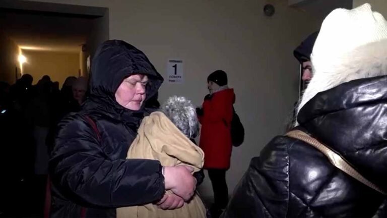 यूक्रेन में बर्फीली ठंड, माइनस 10 डिग्री तापमान में 12 लाख लोग परेशान, रूसी हमले का असर