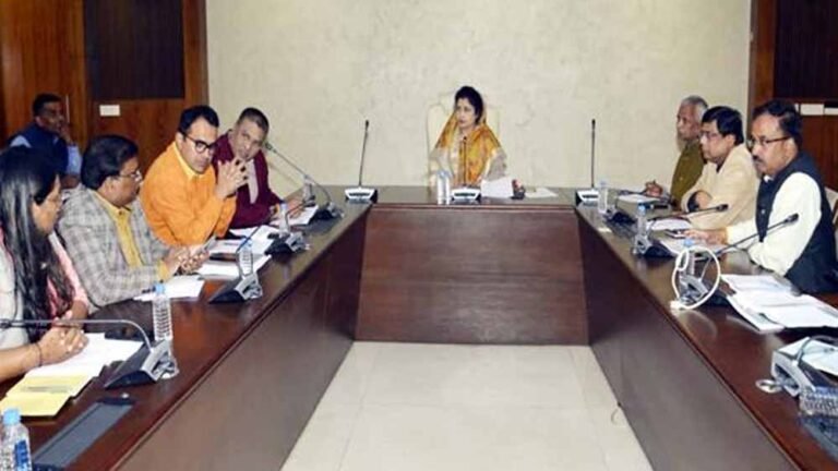 राज्यमंत्री गौर ने विकास कार्यों की समीक्षा के दौरान नियमित मॉनिटरिंग के दिए निर्देश