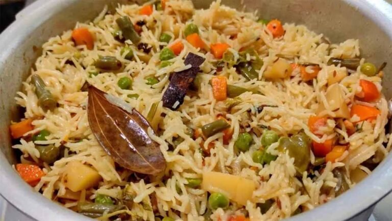 घर पर बनाएं परफेक्ट रेस्टोरेंट जैसे मिक्स वेज फ्राइड राइस