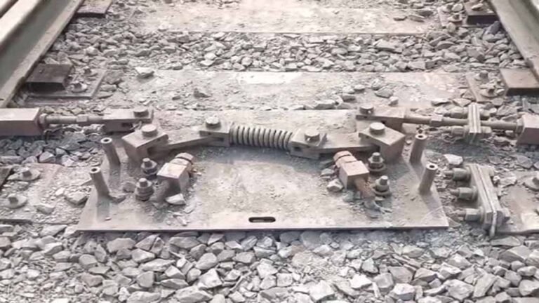 कुसमुंडा-जटगा रेल लाइन पर चोरी, प्लेट और हैवी मशीनरी समेत 2 करोड़ का माल ले गए चोर