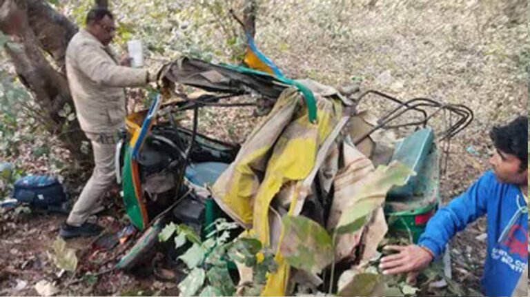 तेज रफ्तार बनी मौत की वजह: यूपी में ट्रक-ऑटो टक्कर में पांच लोगों की जान गई