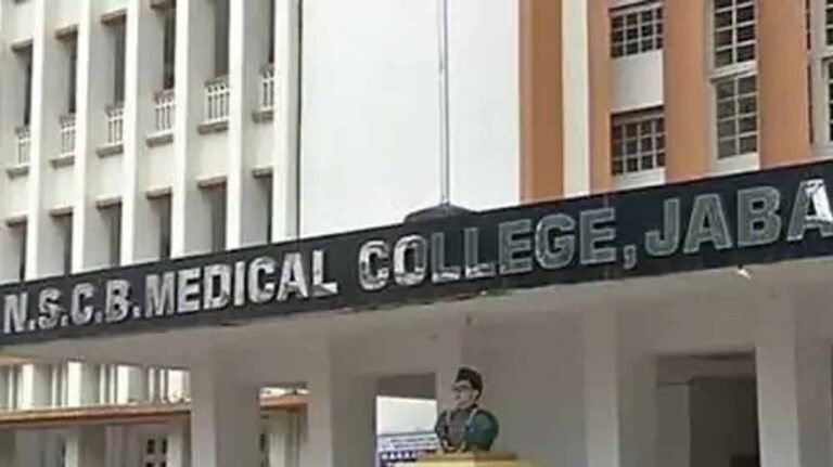 MBBS छात्रों पर कार्रवाई: जबलपुर मेडिकल कॉलेज ने 8 छात्रों को सस्पेंड किया, साथ में जुर्माना भी लगाया