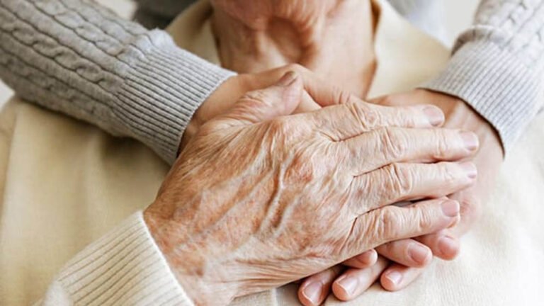 वृद्धजनों की देखभाल के लिए केयर गिवर्स प्रशिक्षण शुरू, 53 युवा सीख रहे हैं सेवा के गुर