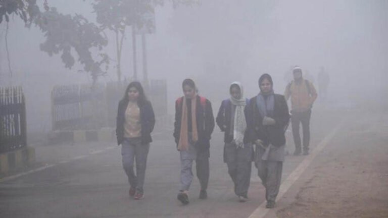 मध्य प्रदेश में कोहरे का असर, 14 घंटे लेट रहीं ट्रेनें, भोपाल समेत 7 जिलों में स्कूलों की टाइमिंग बदली