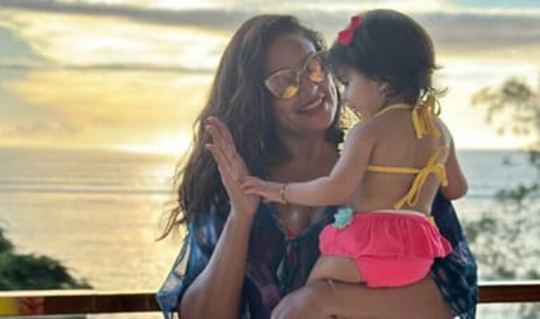 बिपाशा बसु की फिटनेस जर्नी: 47 साल की उम्र में भी अनुशासन और ताकत पर करती हैं फोकस