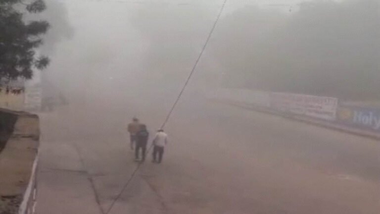 MP में बर्फीली ठंड का कहर: शहडोल का कल्याणपुर में पारा गिरकर 2.7 डिग्री, कोहरे से ट्रेनें लेट, इंदौर में स्कूल समय में बदलाव