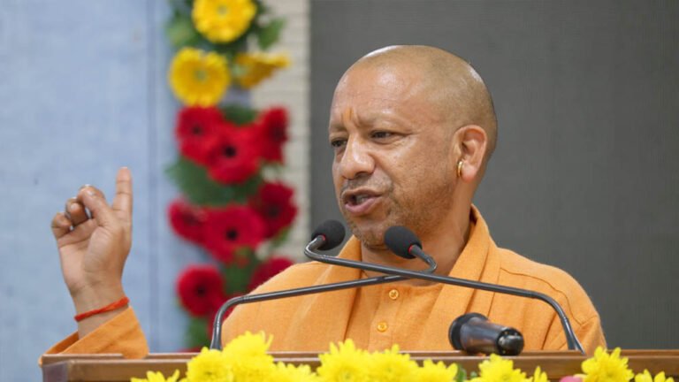 मुख्यमंत्री योगी ने ‘प्रारंभिक उत्तर भारत व इसके सिक्के’ पुस्तक का विमोचन किया