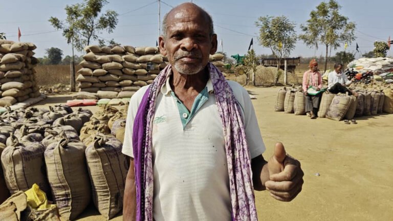 रायपुर: सुशासन सरकार में किसानों को मिल रहा हक और सम्मान, सुव्यवस्थित केंद्रों में धान बेचते हुए खिले चेहरे