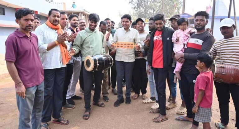 छत्तीसगढ़ में छेरछेरा तिहार पर्व है लोक परम्परा में दान और समर्पण की जीवंत मिसाल