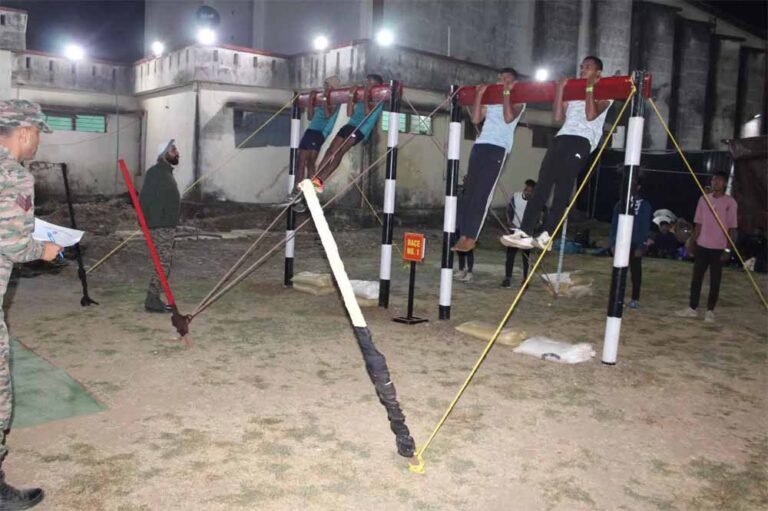 देश सेवा का जज्बा लिए सेना भर्ती में युवाओं ने दिखाया दम