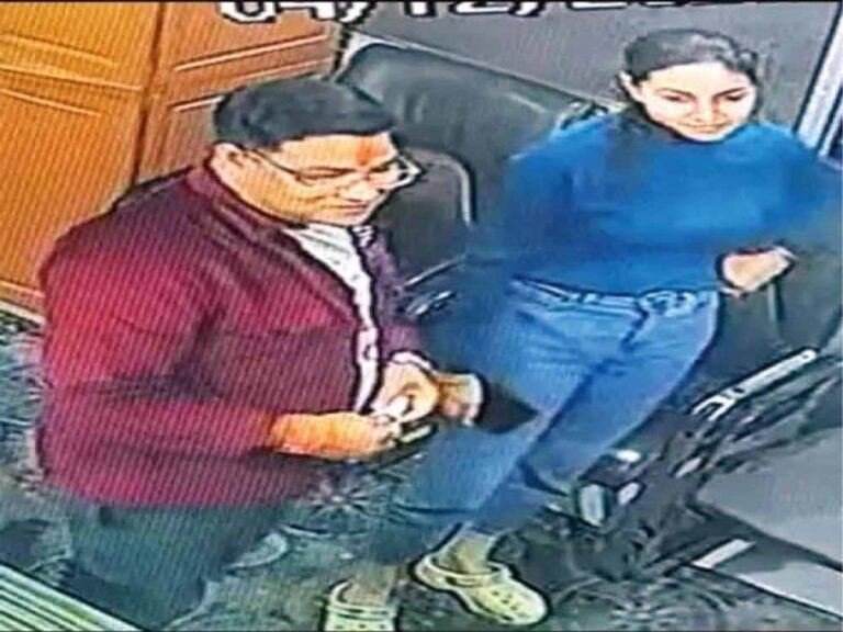 डीएसपी कल्पना ने लीक की नक्सलियों की सूचना