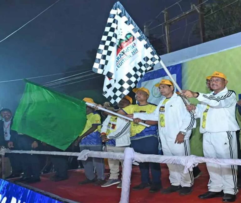 सीएम साय ने “अबूझमाड़ पीस हाफ मैराथन” को दिखाई झंडी