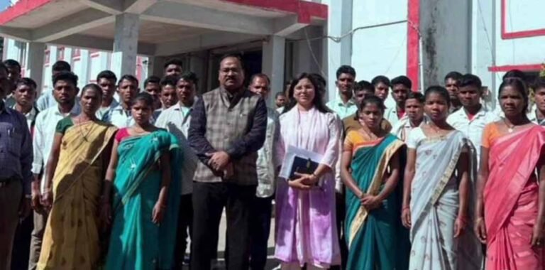 जगदलपुर में पुर्नवासितों ने देखा बस्तर का सांस्कृतिक-ऐतिहासिक वैभव