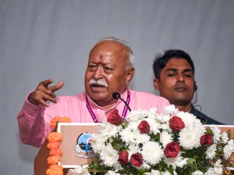 RSS चीफ मोहन भागवत की नसीहत- ‘घर से ही लव जिहाद रोकना शुरू करें’