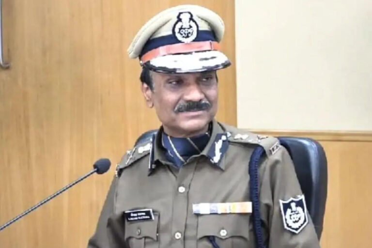 पुलिस महानिदेशक कैलाश मकवाणा ने समर्पण और प्रयासों से देशभक्ति का महत्व बताया