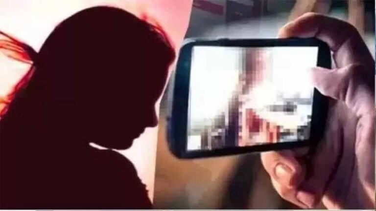 उमरिया में गणतंत्र दिवस कार्यक्रम में कपड़े बदल रही छात्राओं का वीडियो बनाकर शिक्षकों पर हमला