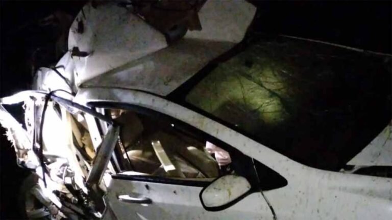 नरसिंहपुर में कार पलटने से चार दोस्त गंभीर घायल
