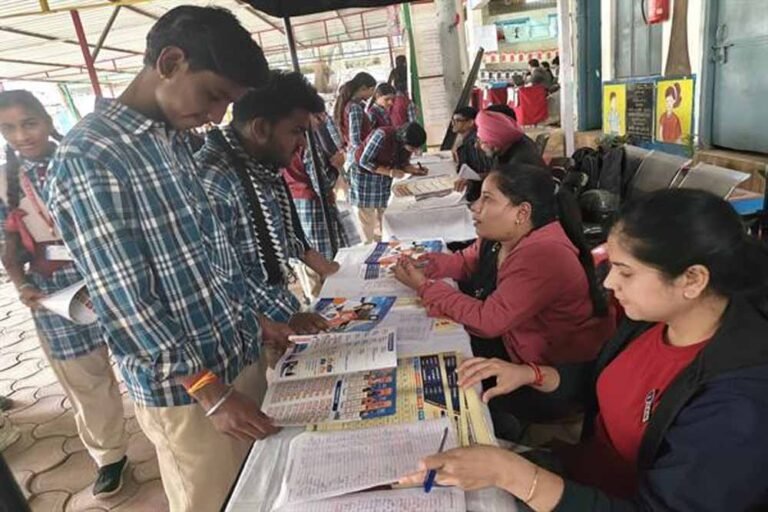 युवाओं के भविष्य को संवारने की पहल, विद्यार्थियों को मिल रहा बहुआयामी प्रशिक्षण