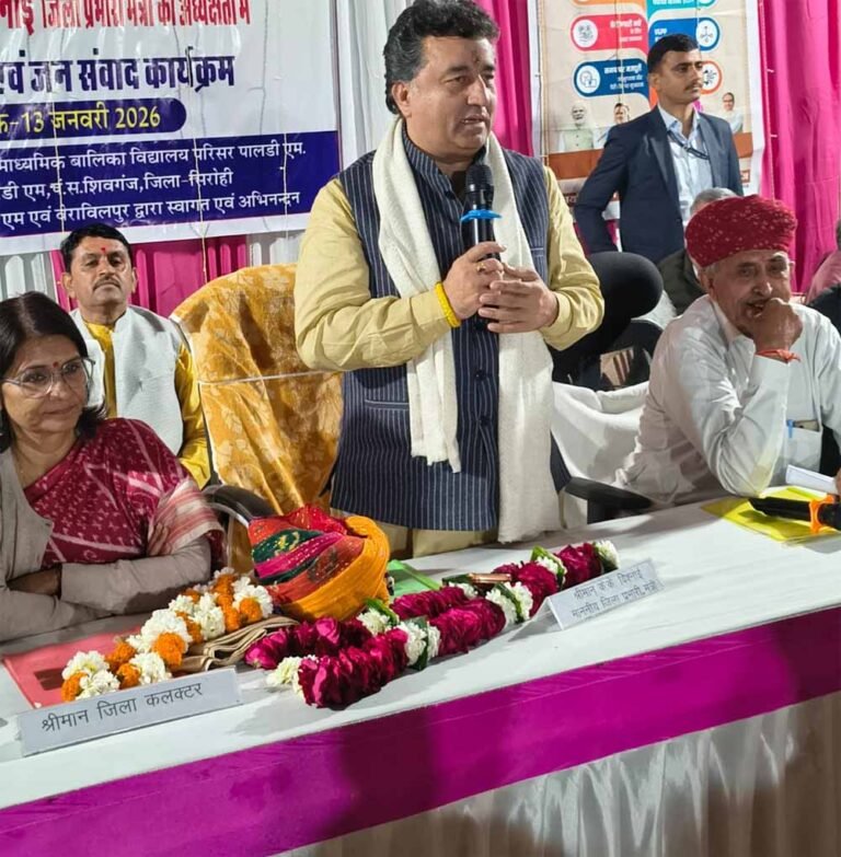 प्रभारी मंत्री बिश्नोई ने जनसंवाद में सुनी ग्रामीणों की परिवेदनाएं