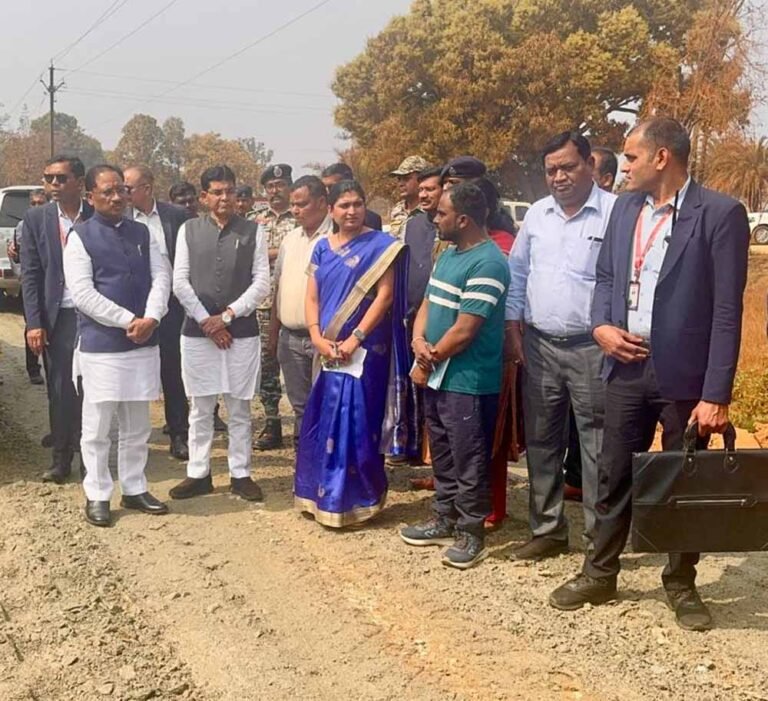 नारायणपुर-कोंडागांव निर्माणाधीन राष्ट्रीय राजमार्ग का मुख्यमंत्री  साय ने किया निरीक्षण
