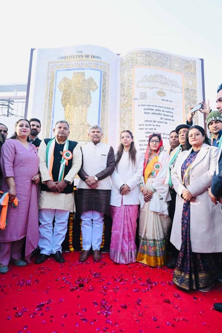 देश के लिए मिसाल : कचरे को रिसाइकिल कर बनाया अनोखा संविधान पार्क