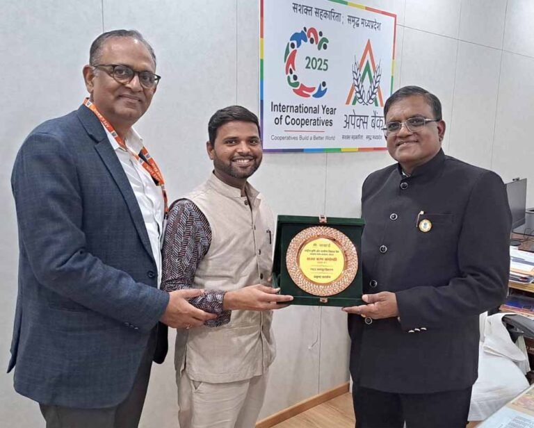 पैक्स कम्प्यूटराईजेशन में देश में प्रथम स्थान हेतु नाबार्ड द्वारा अपेक्स बैंक  पुरस्कृत