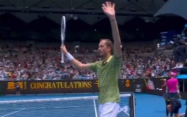 मेदवेदेव की जीत, जेस्पर डी जोंग को हराकर ऑस्ट्रेलियन ओपन में दूसरा दौर