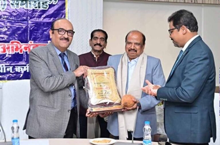 सेवा को मिला सम्मान: सेवानिवृत्ति पर अवर सचिव अरूण कुमार हिंगवे, खुमान सिंह और कन्हैया लाल को दी गई विदाई