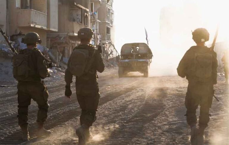 अमेरिका का सख्त संदेश: हमास ने हथियार नहीं डाले तो होंगे गंभीर परिणाम, बंधकों को लेकर बढ़ा दबाव