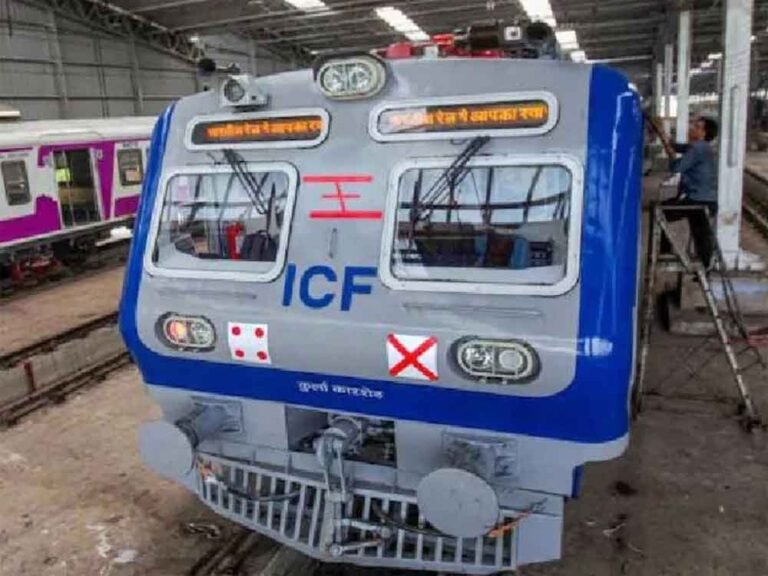 यात्रियों को बड़ी सौगात: गणतंत्र दिवस पर शुरू हुईं 12 नई एसी लोकल