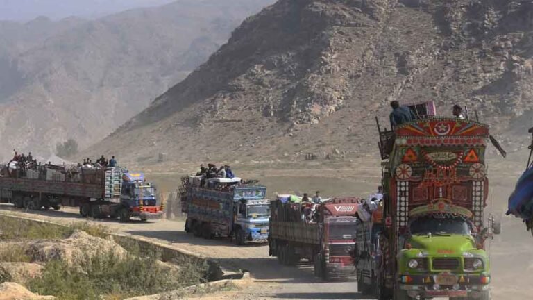 तोरखम सीमा बंद होने से नाराज़ लोग सड़कों पर, खैबर पख्तूनख्वा में विरोध